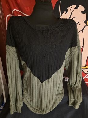 Two-Tone Knit Sweater in Black and Army Green